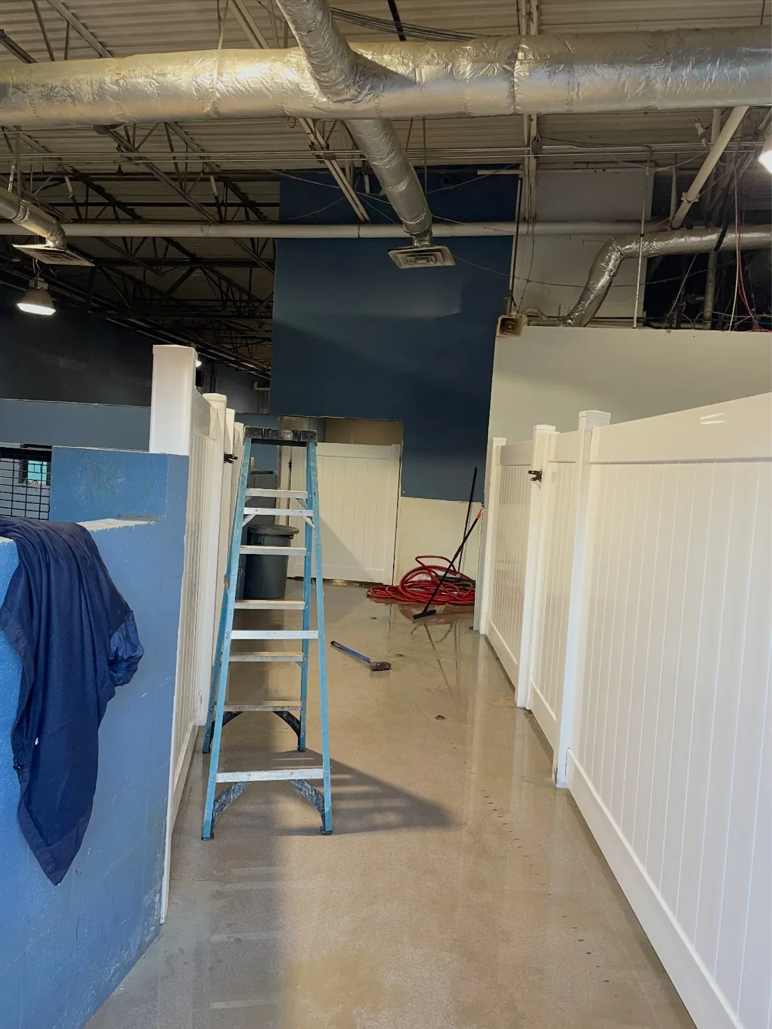 Commercial pet boarding and play yard fence enclosures at Unleashed doggy daycare in Johns Creek